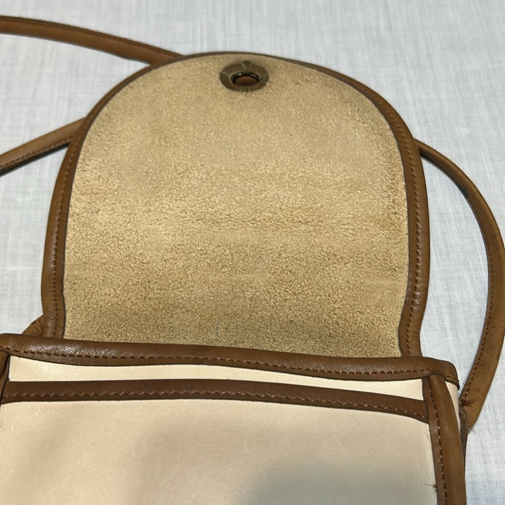 Coach Vintage Elegant Cream and Tan Leather Saddle Bag - Picture 8 of 11